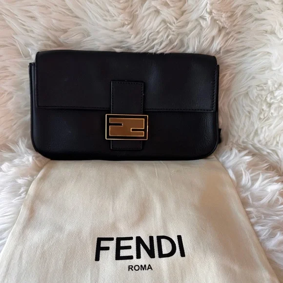 Fendi BAGUETTE LEATHER HANDBAG - Picture 15 of 16